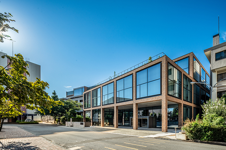 KOMAZAWA UNIVERSITY LIBRARY