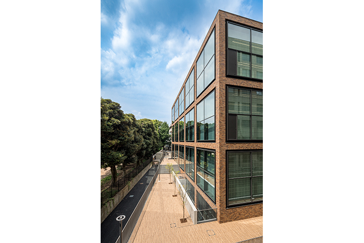 KOMAZAWA UNIVERSITY LIBRARY