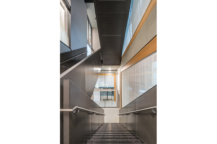 KOMAZAWA UNIVERSITY LIBRARY